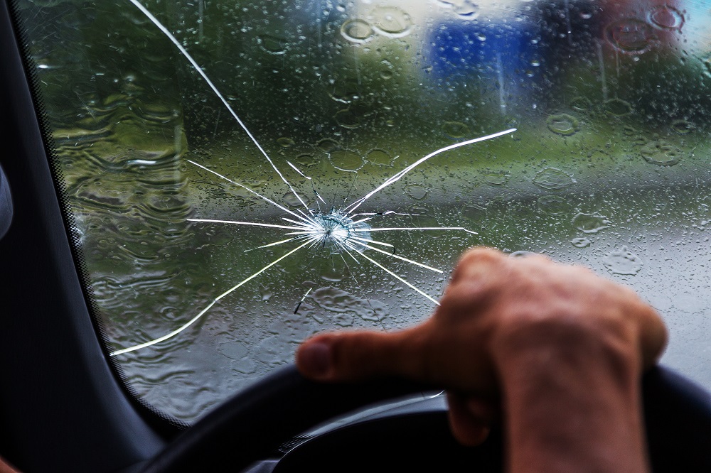 Is It Safe To Drive With A Cracked Windshield 